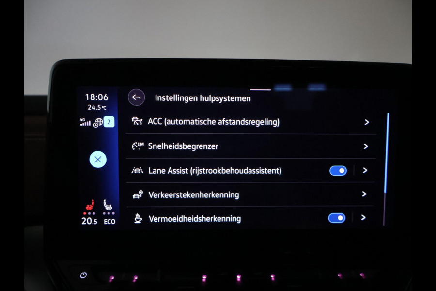 Volkswagen ID.4 PRO 77 kWh + WEGKL. TREKHAAK | ADAPTIVE CRUISE | WARMTEPOMP | STUUR/STOELVERW. | CAMERA | SFEERVERLICHTING