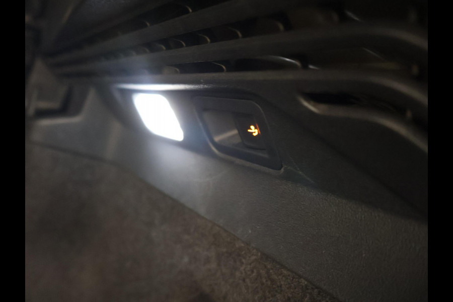 Volkswagen ID.4 PRO 77 kWh + WEGKL. TREKHAAK | ADAPTIVE CRUISE | WARMTEPOMP | STUUR/STOELVERW. | CAMERA | SFEERVERLICHTING