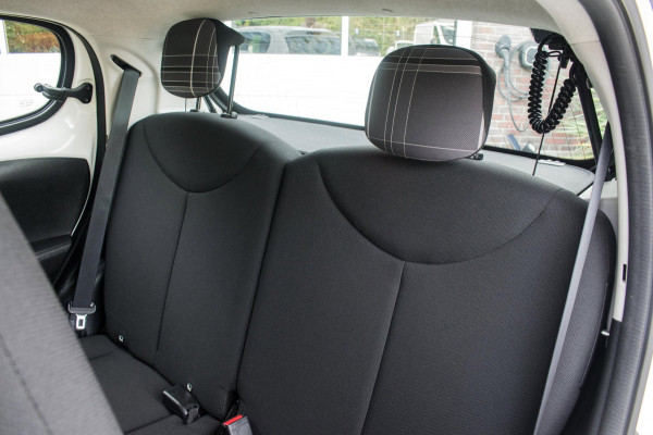 Peugeot 108 1.0 e-VTi Active Premium NL-auto [ Airco Bluetooth LED-dagrijverlichting Centrale Vergrendeling Elektrische Ramen ]