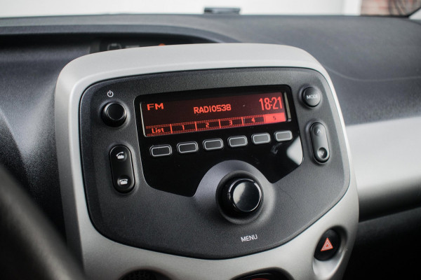 Peugeot 108 1.0 e-VTi Active Premium NL-auto [ Airco Bluetooth LED-dagrijverlichting Centrale Vergrendeling Elektrische Ramen ]