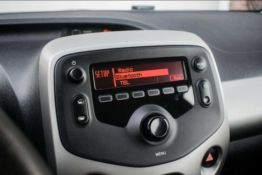 Peugeot 108 1.0 e-VTi Active Premium NL-auto [ Airco Bluetooth LED-dagrijverlichting Centrale Vergrendeling Elektrische Ramen ]