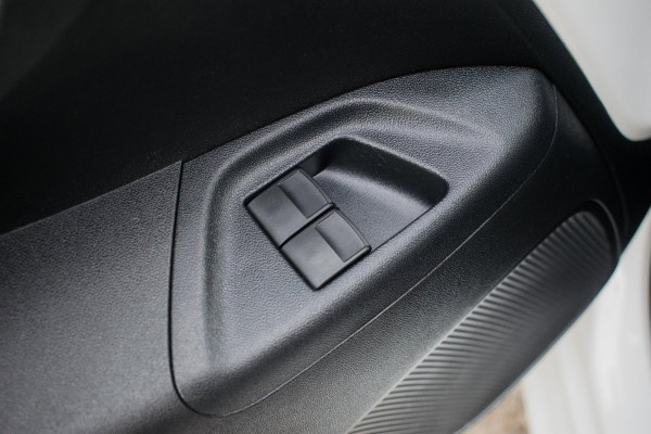 Peugeot 108 1.0 e-VTi Active Premium NL-auto [ Airco Bluetooth LED-dagrijverlichting Centrale Vergrendeling Elektrische Ramen ]