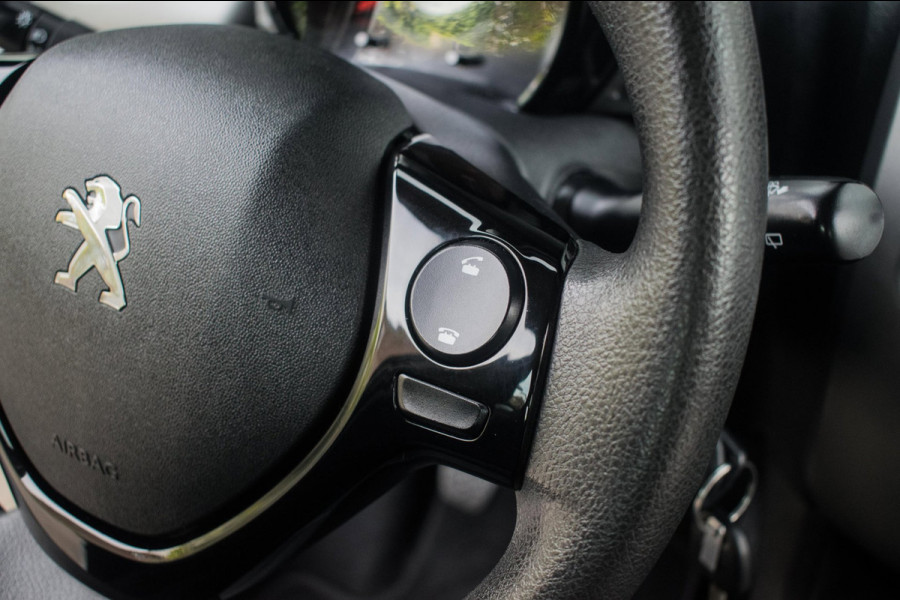 Peugeot 108 1.0 e-VTi Active Premium NL-auto [ Airco Bluetooth LED-dagrijverlichting Centrale Vergrendeling Elektrische Ramen ]