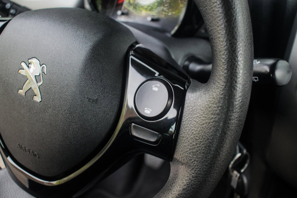 Peugeot 108 1.0 e-VTi Active Premium NL-auto [ Airco Bluetooth LED-dagrijverlichting Centrale Vergrendeling Elektrische Ramen ]