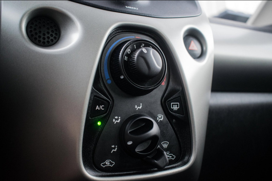 Peugeot 108 1.0 e-VTi Active Premium NL-auto [ Airco Bluetooth LED-dagrijverlichting Centrale Vergrendeling Elektrische Ramen ]