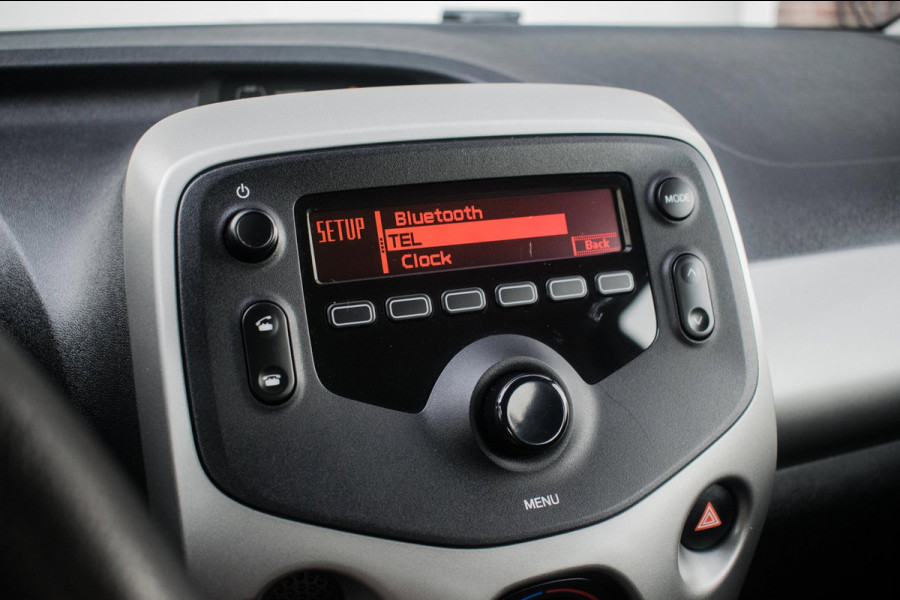 Peugeot 108 1.0 e-VTi Active Premium NL-auto [ Airco Bluetooth LED-dagrijverlichting Centrale Vergrendeling Elektrische Ramen ]
