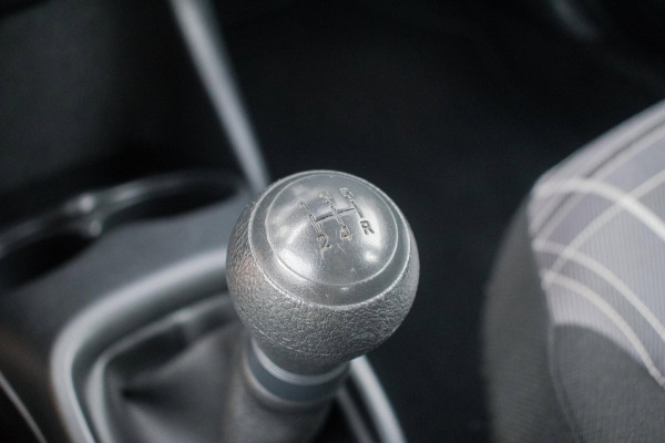 Peugeot 108 1.0 e-VTi Active Premium NL-auto [ Airco Bluetooth LED-dagrijverlichting Centrale Vergrendeling Elektrische Ramen ]