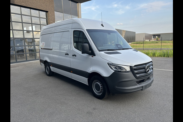 Mercedes-Benz Sprinter 315 CDI L2 H2 RWD PRO / 2800KG Trekhaak / LED / MBUX / Navigatie / Camera / Cruise control / Airco