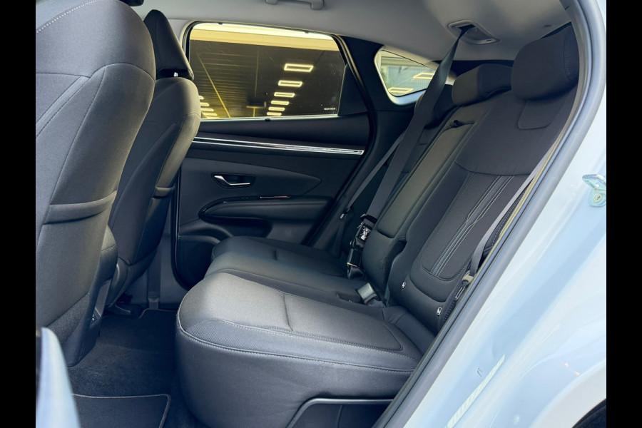Hyundai Tucson 1.6 T-GDI PHEV 265 Pk Comfort 4WD | Bicolor | Navigatie | Camera | Clima | Cruise | Keyless | 19".