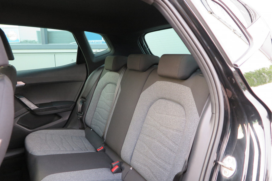 Seat Arona 1.0 TSI 70KW 95PK Xperience Connect,Led Matrix , Virtual cockpit, Keyless, Adaptive cruise, PDC, 18" LMV , Navi,App / smartlink , Bleutooth , DAB+ etc. Dealer onderhouden .