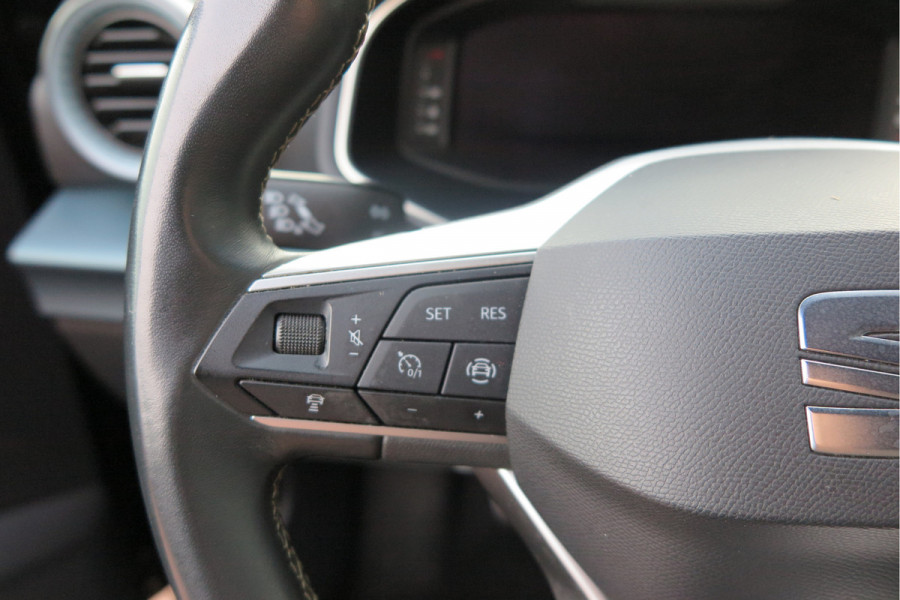 Seat Arona 1.0 TSI 70KW 95PK Xperience Connect,Led Matrix , Virtual cockpit, Keyless, Adaptive cruise, PDC, 18" LMV , Navi,App / smartlink , Bleutooth , DAB+ etc. Dealer onderhouden .