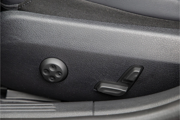 Mercedes-Benz C-Klasse Estate 300 e AMG Nightpakket, Pano, Distronic, Trekhaak, Carplay, Hybrid 2023