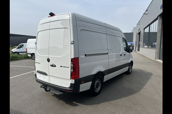 Mercedes-Benz Sprinter 315 CDI L2 H2 RWD PRO / 2800KG Trekhaak / LED / MBUX / Navigatie / Camera / Cruise control / Airco