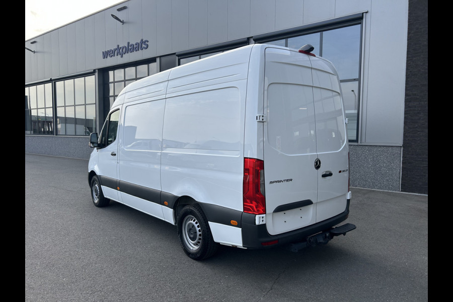 Mercedes-Benz Sprinter 315 CDI L2 H2 RWD PRO / 2800KG Trekhaak / LED / MBUX / Navigatie / Camera / Cruise control / Airco