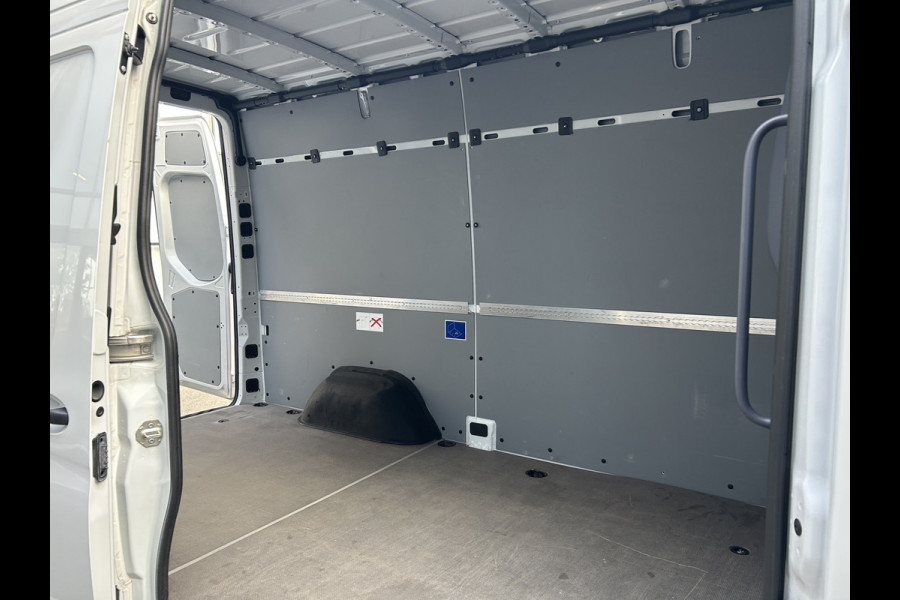 Mercedes-Benz Sprinter 315 CDI L2 H2 RWD PRO / 2800KG Trekhaak / LED / MBUX / Navigatie / Camera / Cruise control / Airco