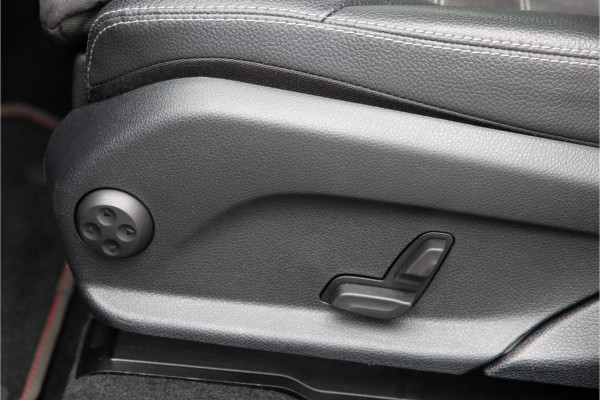 Mercedes-Benz GLC 300d 4MATIC Premium AMG, Distronic, Pano, Trekhaak, Digital Cockpit, Nightpakket, Facelift