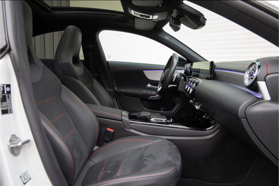 Mercedes-Benz CLA-Klasse 250 e AMG Premium Plus, Pano, Head-up, Distronic, Nightpakket