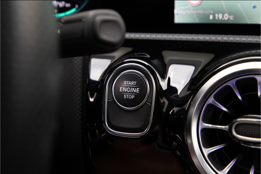 Mercedes-Benz CLA-Klasse 250 e AMG Premium Plus, Pano, Head-up, Distronic, Nightpakket