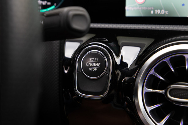 Mercedes-Benz CLA-Klasse 250 e AMG Premium Plus, Pano, Head-up, Distronic, Nightpakket