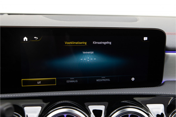 Mercedes-Benz CLA-Klasse 250 e AMG Premium Plus, Pano, Head-up, Distronic, Nightpakket