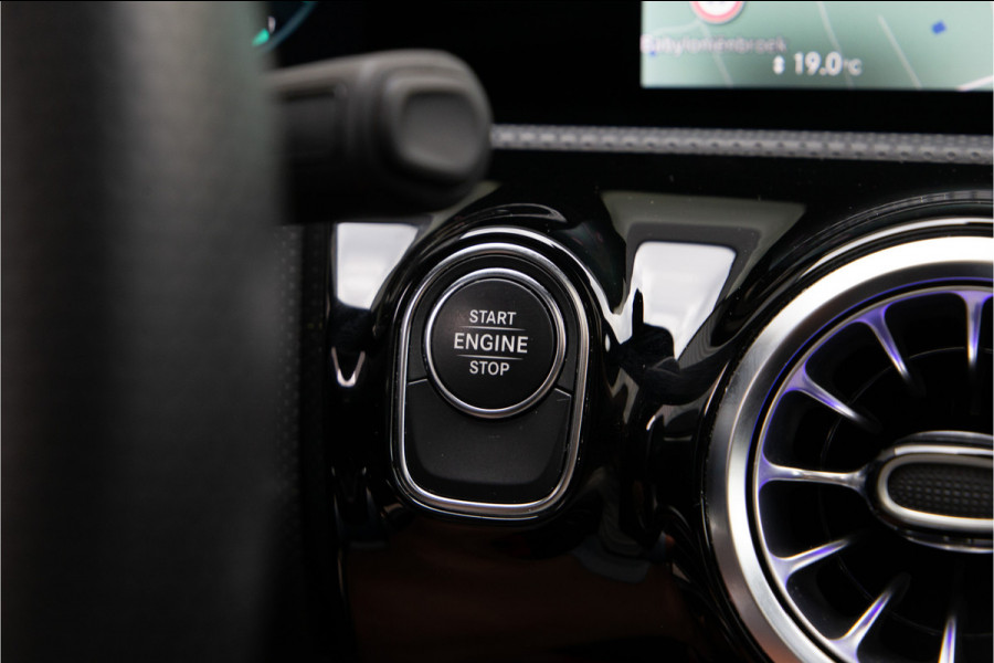 Mercedes-Benz CLA-Klasse 250 e AMG Premium Plus, Pano, Head-up, Distronic, Nightpakket
