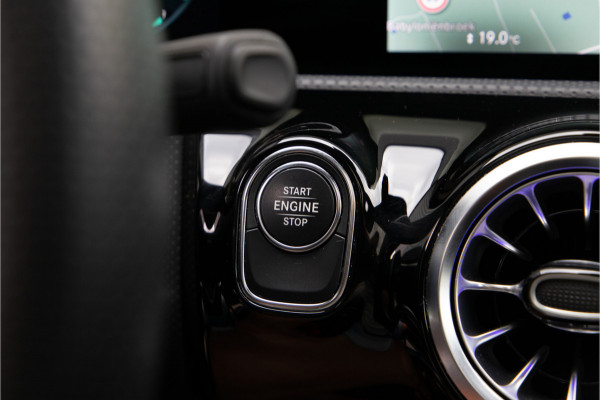 Mercedes-Benz CLA-Klasse 250 e AMG Premium Plus, Pano, Head-up, Distronic, Nightpakket