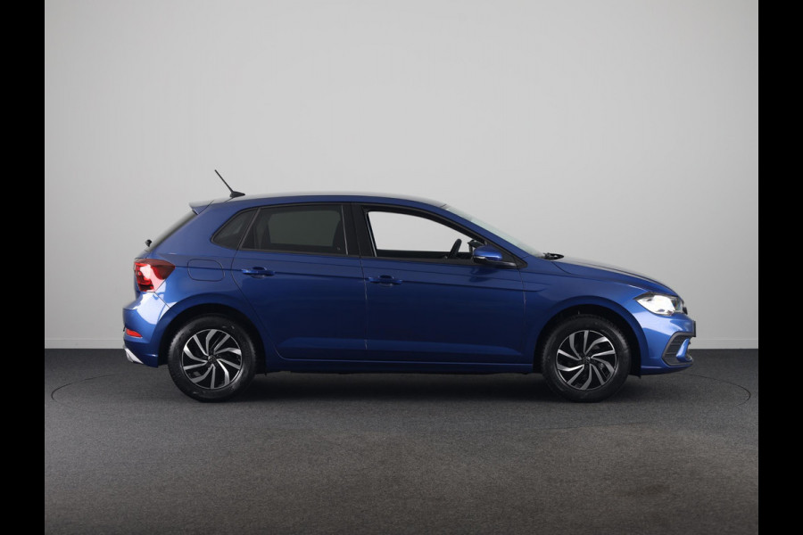 Volkswagen Polo GP Life Edition 1.0 95 pk 5 versn. Hand | 15" LM | Stoelverwarming | Camera |