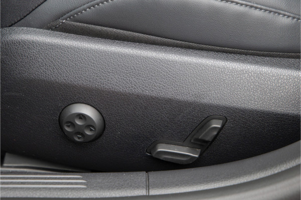 Mercedes-Benz C-Klasse 200 AMG Nightpack, Pano, Carplay, Camera, 2022
