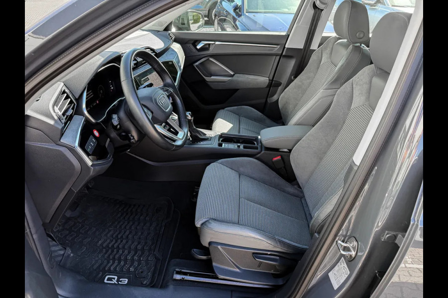Audi Q3 45 Tfsi-e ** MATRIX, VIRTUAL, PANORAMA, TREKH, ACC, KEYLESS, 17-inch LMV ** 1e EIG - UNFALLFREI ** ** INFORMEER OOK NAAR ONZE AANTREKKELIJKE FINANCIAL-LEASE TARIEVEN **
