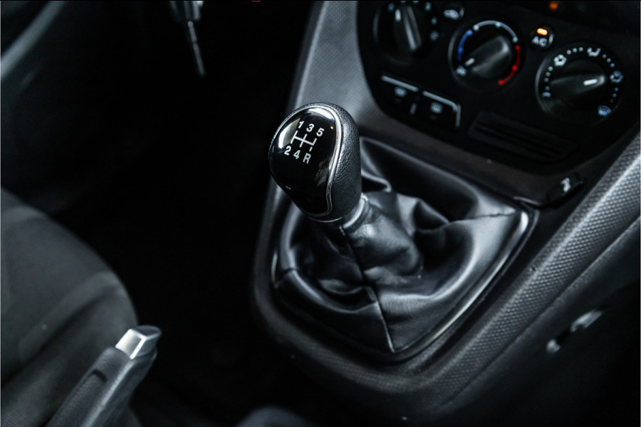 Ford Transit Connect 1.5 TDCI | Camera | Navigatie | Imperiaal | Trekhaak | 3-Zitter | Airco | Cruise control | Orig. NL Auto | Nieuwe APK | Euro 6