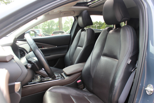 Mazda CX-30 2.0 e-SkyActiv-X M Hybrid Luxury / NL Auto! / Full option! / Trekhaak / Schuifdak / 360Camera / Head-up / Leder / Keyless / 18'' / CarPlay / Bose / Stuur+Stoelverwarming / Dodehoek / DAB / ACC