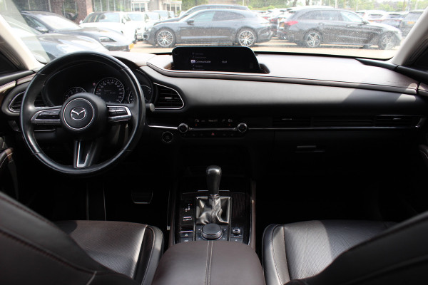 Mazda CX-30 2.0 e-SkyActiv-X M Hybrid Luxury / NL Auto! / Full option! / Trekhaak / Schuifdak / 360Camera / Head-up / Leder / Keyless / 18'' / CarPlay / Bose / Stuur+Stoelverwarming / Dodehoek / DAB / ACC