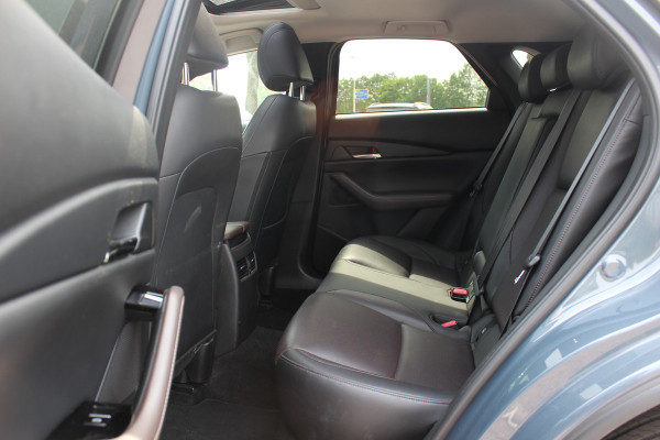 Mazda CX-30 2.0 e-SkyActiv-X M Hybrid Luxury / NL Auto! / Full option! / Trekhaak / Schuifdak / 360Camera / Head-up / Leder / Keyless / 18'' / CarPlay / Bose / Stuur+Stoelverwarming / Dodehoek / DAB / ACC