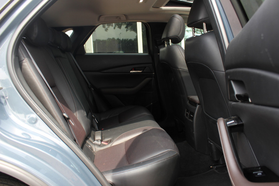 Mazda CX-30 2.0 e-SkyActiv-X M Hybrid Luxury / NL Auto! / Full option! / Trekhaak / Schuifdak / 360Camera / Head-up / Leder / Keyless / 18'' / CarPlay / Bose / Stuur+Stoelverwarming / Dodehoek / DAB / ACC