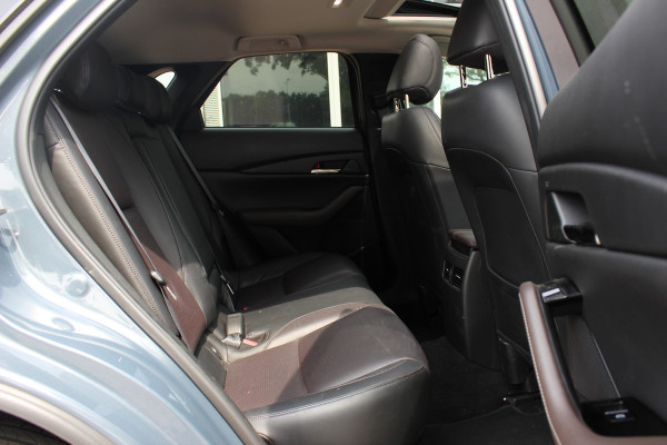Mazda CX-30 2.0 e-SkyActiv-X M Hybrid Luxury / NL Auto! / Full option! / Trekhaak / Schuifdak / 360Camera / Head-up / Leder / Keyless / 18'' / CarPlay / Bose / Stuur+Stoelverwarming / Dodehoek / DAB / ACC