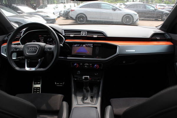 Audi Q3 45 TFSI quattro S Line edition one / Panoramadak / Camera / Keyless / B&O / Matrix LED / 19'' / CarPlay / Elektr. Stoelen / Sfeerverlichting / Dodehoek / DAB / Stoelverwarming / ACC