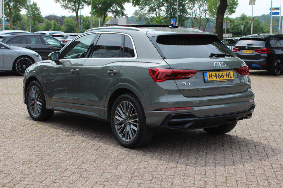 Audi Q3 45 TFSI quattro S Line edition one / Panoramadak / Camera / Keyless / B&O / Matrix LED / 19'' / CarPlay / Elektr. Stoelen / Sfeerverlichting / Dodehoek / DAB / Stoelverwarming / ACC