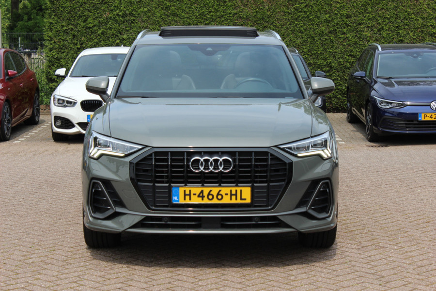 Audi Q3 45 TFSI quattro S Line edition one / Panoramadak / Camera / Keyless / B&O / Matrix LED / 19'' / CarPlay / Elektr. Stoelen / Sfeerverlichting / Dodehoek / DAB / Stoelverwarming / ACC