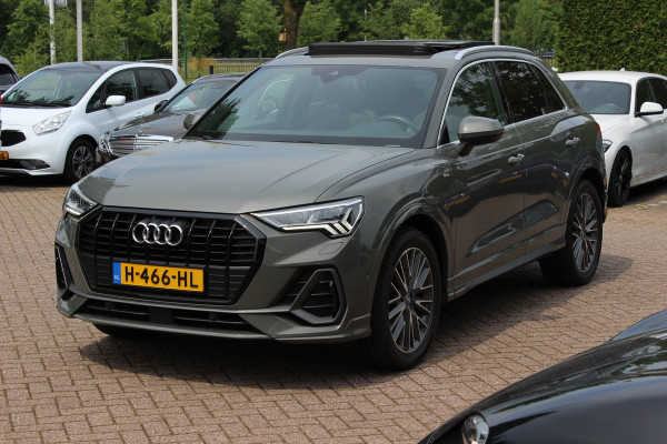 Audi Q3 45 TFSI quattro S Line edition one / Panoramadak / Camera / Keyless / B&O / Matrix LED / 19'' / CarPlay / Elektr. Stoelen / Sfeerverlichting / Dodehoek / DAB / Stoelverwarming / ACC