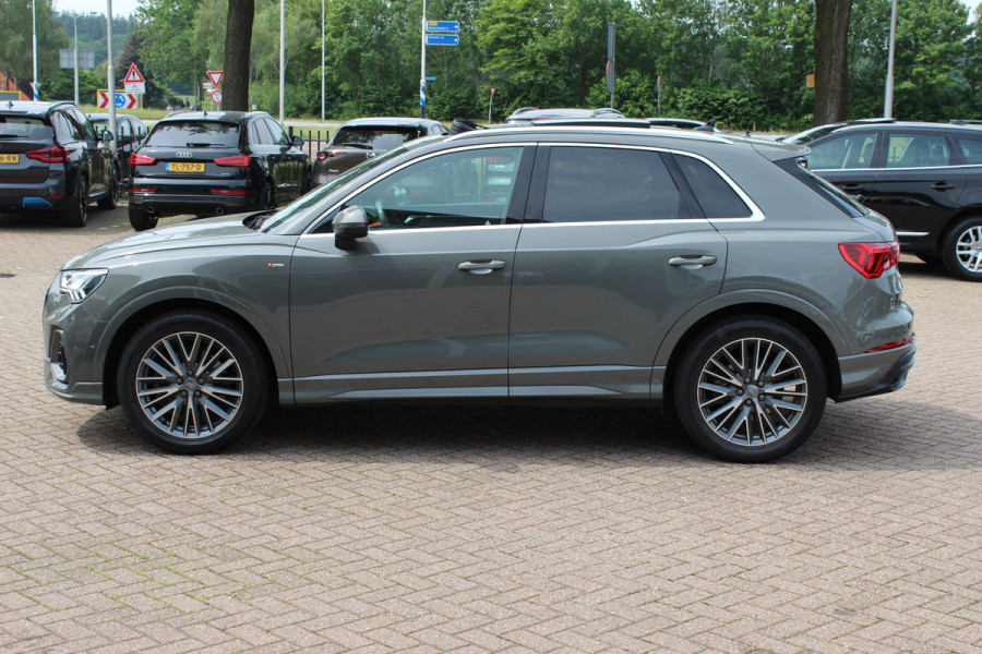 Audi Q3 45 TFSI quattro S Line edition one / Panoramadak / Camera / Keyless / B&O / Matrix LED / 19'' / CarPlay / Elektr. Stoelen / Sfeerverlichting / Dodehoek / DAB / Stoelverwarming / ACC