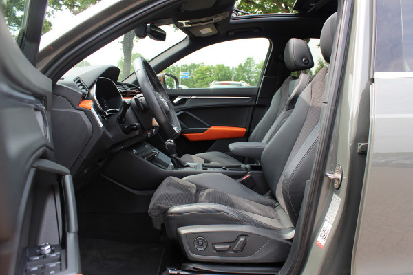 Audi Q3 45 TFSI quattro S Line edition one / Panoramadak / Camera / Keyless / B&O / Matrix LED / 19'' / CarPlay / Elektr. Stoelen / Sfeerverlichting / Dodehoek / DAB / Stoelverwarming / ACC