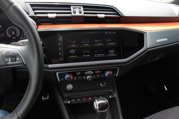 Audi Q3 45 TFSI quattro S Line edition one / Panoramadak / Camera / Keyless / B&O / Matrix LED / 19'' / CarPlay / Elektr. Stoelen / Sfeerverlichting / Dodehoek / DAB / Stoelverwarming / ACC