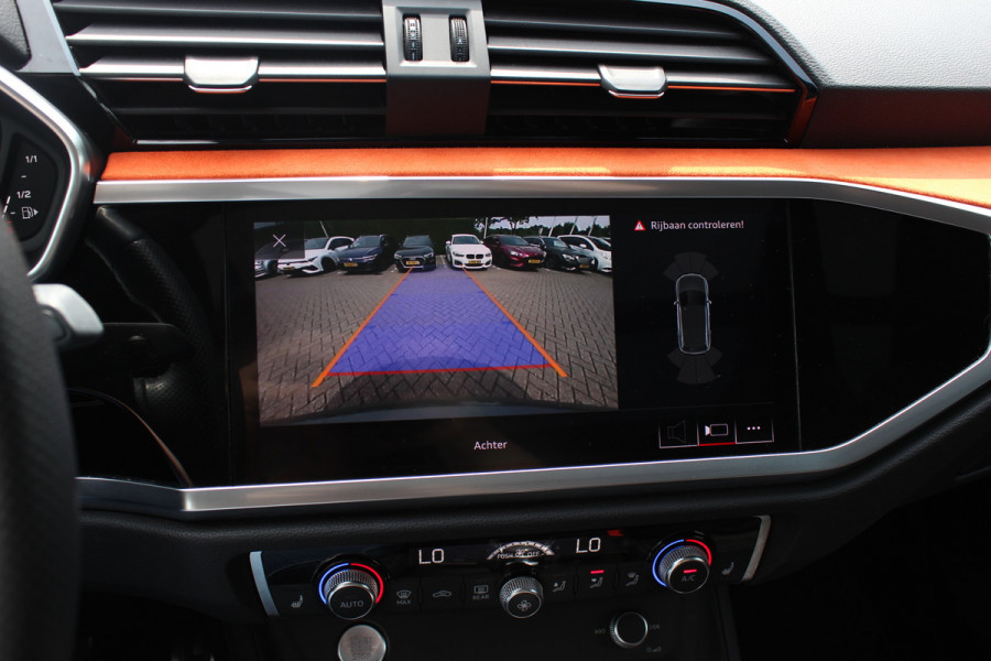 Audi Q3 45 TFSI quattro S Line edition one / Panoramadak / Camera / Keyless / B&O / Matrix LED / 19'' / CarPlay / Elektr. Stoelen / Sfeerverlichting / Dodehoek / DAB / Stoelverwarming / ACC