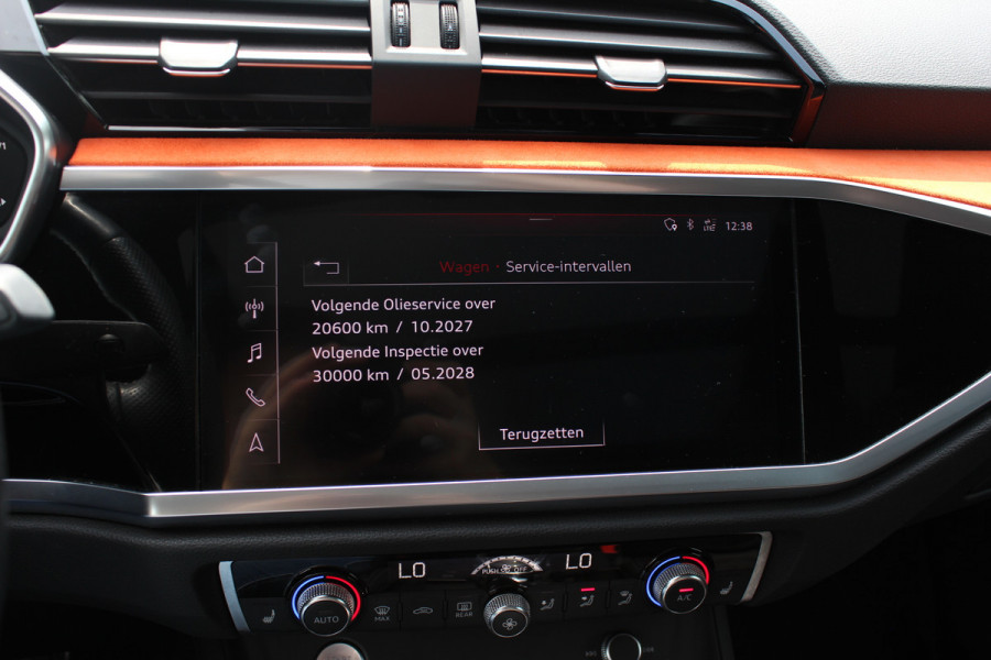 Audi Q3 45 TFSI quattro S Line edition one / Panoramadak / Camera / Keyless / B&O / Matrix LED / 19'' / CarPlay / Elektr. Stoelen / Sfeerverlichting / Dodehoek / DAB / Stoelverwarming / ACC