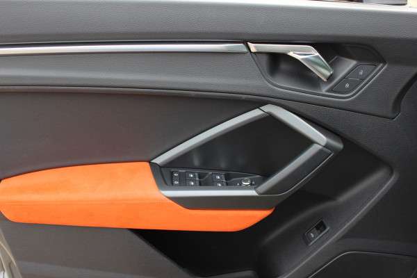 Audi Q3 45 TFSI quattro S Line edition one / Panoramadak / Camera / Keyless / B&O / Matrix LED / 19'' / CarPlay / Elektr. Stoelen / Sfeerverlichting / Dodehoek / DAB / Stoelverwarming / ACC