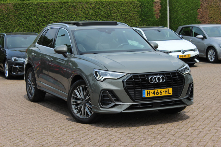 Audi Q3 45 TFSI quattro S Line edition one / Panoramadak / Camera / Keyless / B&O / Matrix LED / 19'' / CarPlay / Elektr. Stoelen / Sfeerverlichting / Dodehoek / DAB / Stoelverwarming / ACC