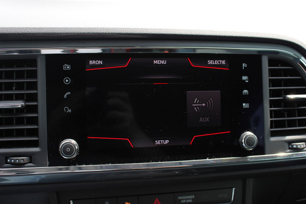 Seat Ateca 1.0 EcoTSI Style Business Intense / Camera / CarPlay / 17'' / Navigatie / DAB / ACC