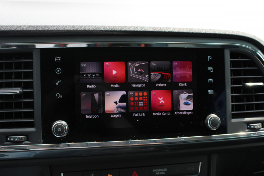 Seat Ateca 1.0 EcoTSI Style Business Intense / Camera / CarPlay / 17'' / Navigatie / DAB / ACC