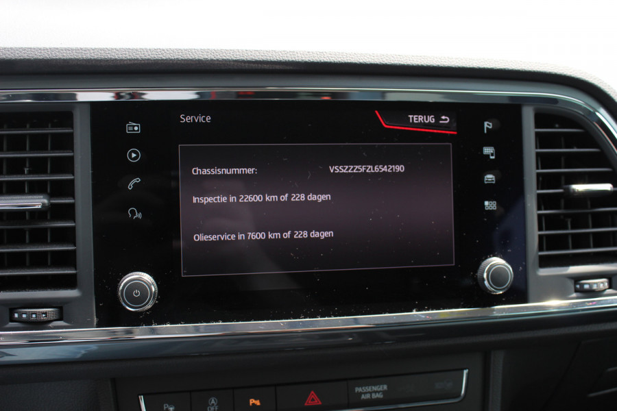 Seat Ateca 1.0 EcoTSI Style Business Intense / Camera / CarPlay / 17'' / Navigatie / DAB / ACC
