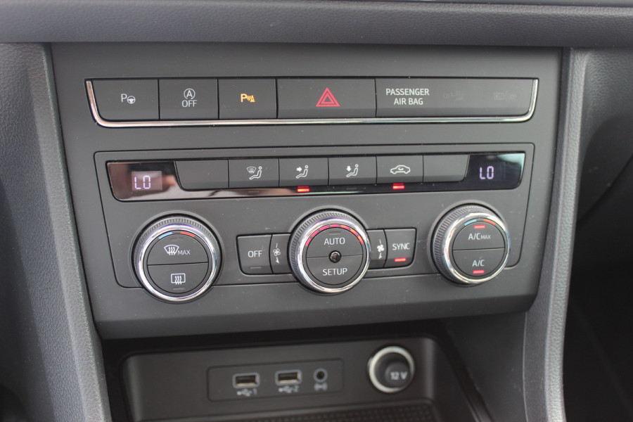 Seat Ateca 1.0 EcoTSI Style Business Intense / Camera / CarPlay / 17'' / Navigatie / DAB / ACC